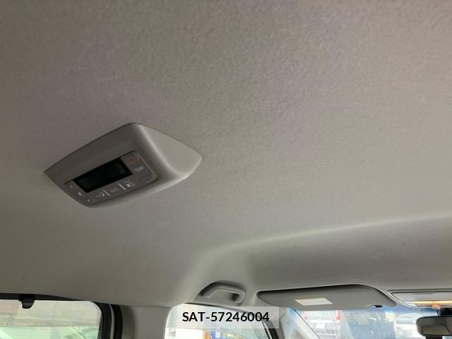 Honda e 2015-10 8876351-16