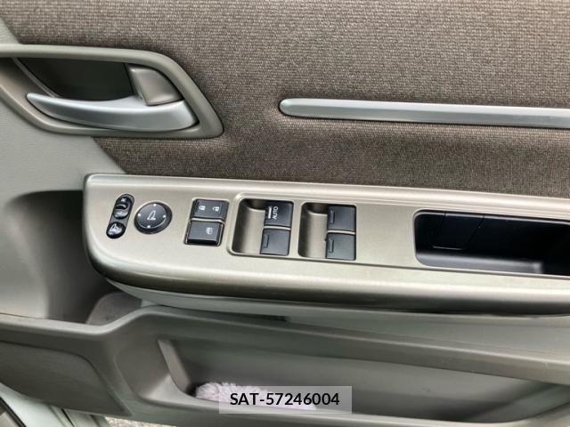 Honda e 2015-10 8876351-17