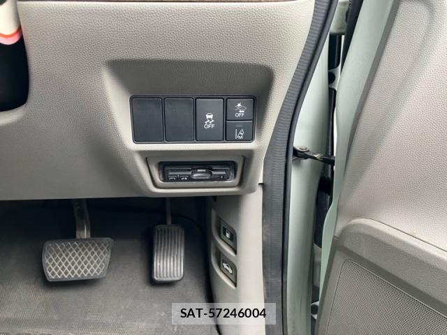 Honda e 2015-10 8876351-18