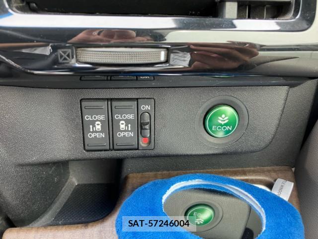 Honda e 2015-10 8876351-19