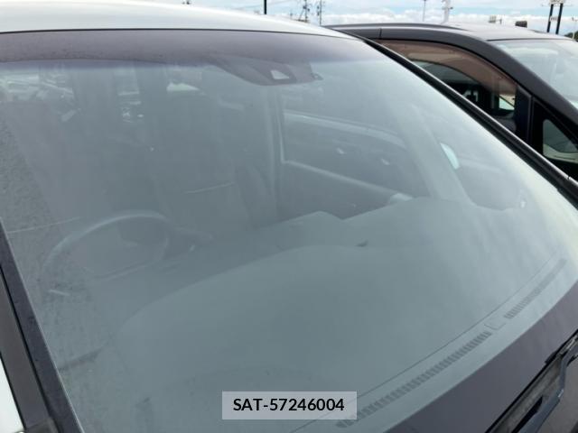 Honda e 2015-10 8876351-8