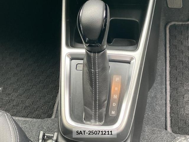 Suzuki SWIFT 2021-10 8878354-16