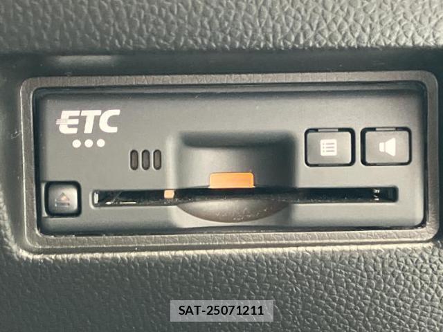 Suzuki SWIFT 2021-10 8878354-17