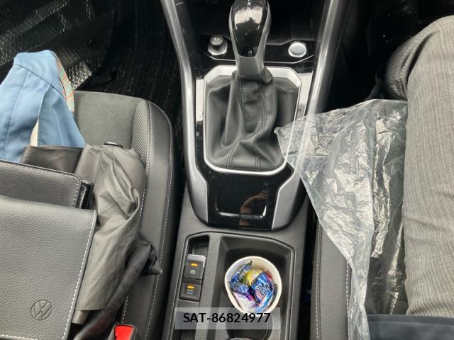 VolksWagen T-ROC 2022-10 8876361-18