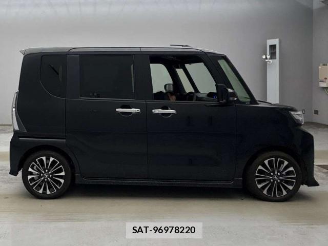 Daihatsu TANTO 2025-10 8876202-3