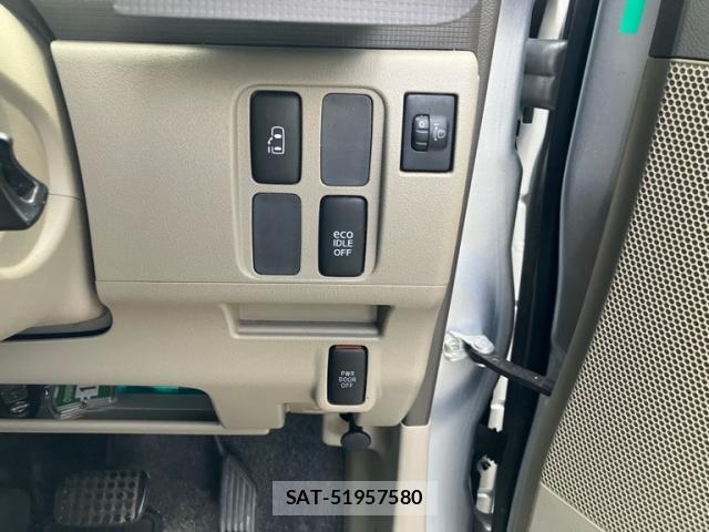 Daihatsu TANTO 2013-02 8876415-17