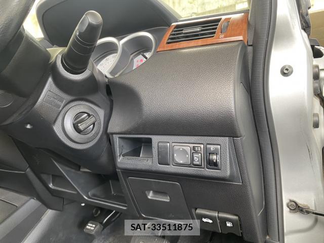 Nissan TIIDA LATIO 2010-09 8876527-7