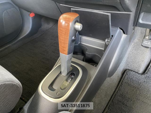 Nissan TIIDA LATIO 2010-09 8876527-8
