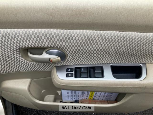 Nissan TIIDA 2010-07 8875963-7