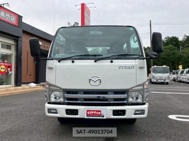Mazda TITAN 2014-04 8876817-1