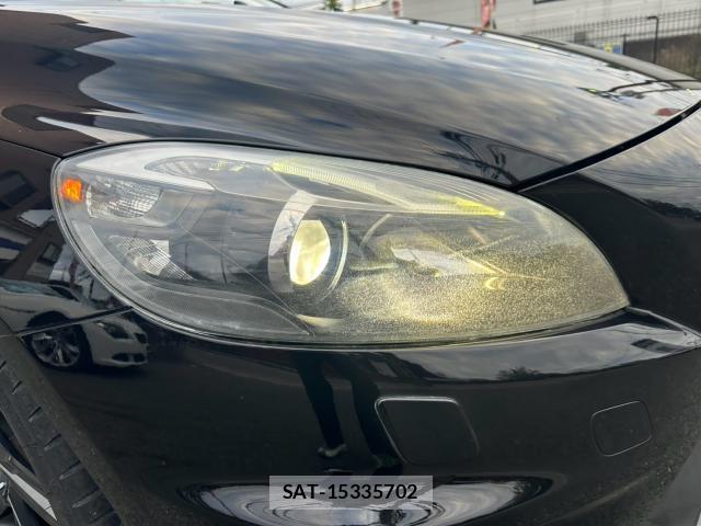 Volvo V40 2013-09 8877602-10