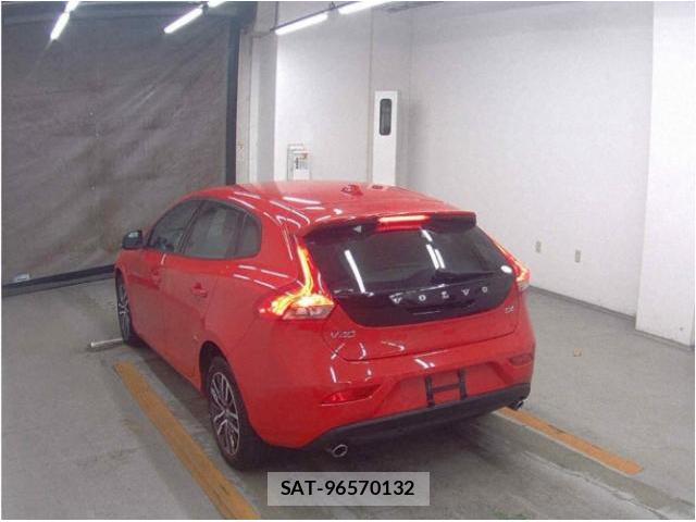 Volvo V40 2018-09 8877842-1