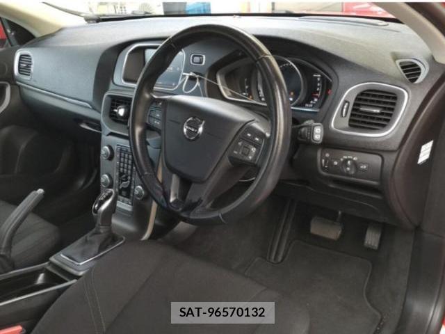 Volvo V40 2018-09 8877842-2