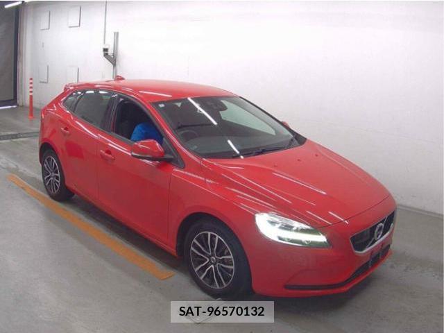 Volvo V40 2018-09 8877842-3
