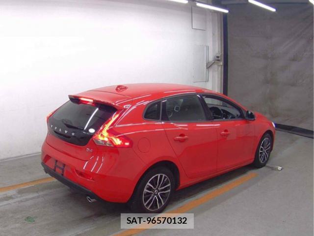 Volvo V40 2018-09 8877842-4
