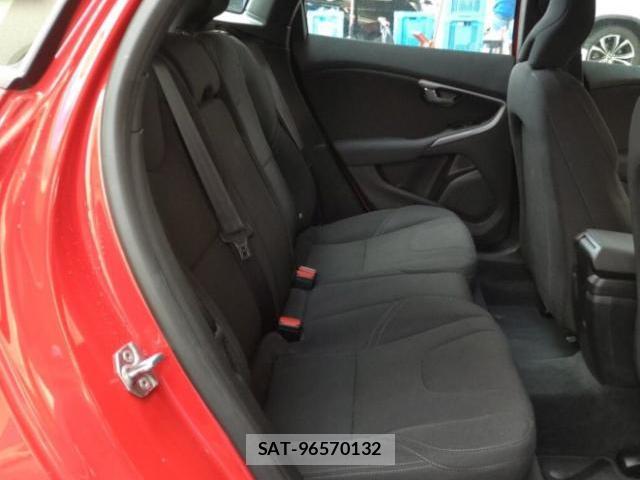 Volvo V40 2018-09 8877842-5
