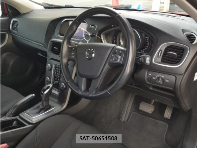 Volvo V40 2018-12 8877843-2