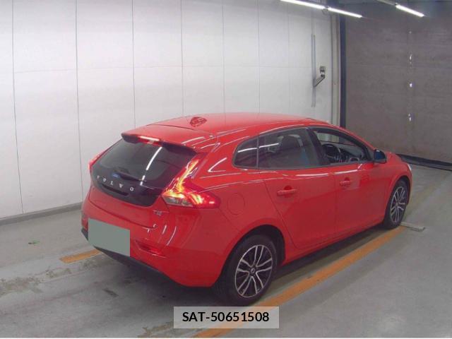 Volvo V40 2018-12 8877843-4