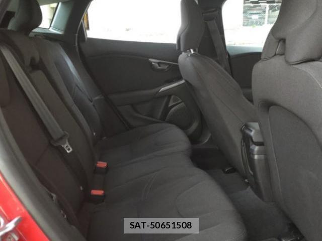Volvo V40 2018-12 8877843-5
