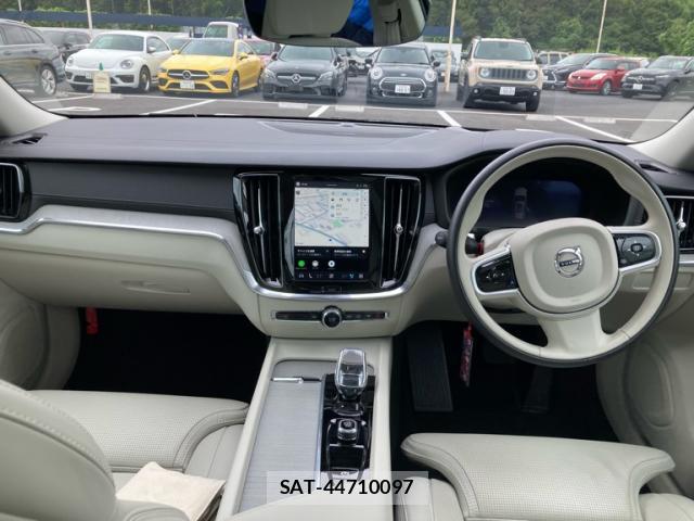 Volvo V60 2025-03 8876365-8