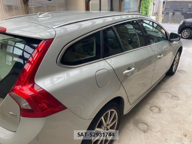 Volvo V60 2013-09 8877564-2