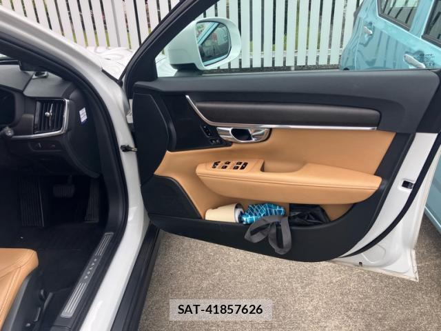 Volvo V90 2019-07 8876696-6