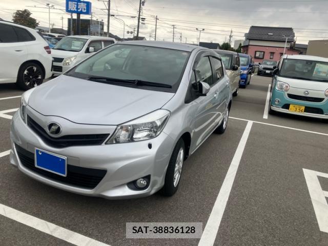 Toyota VITZ 2013-11 8876074-0