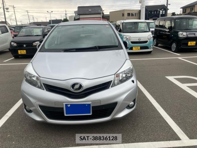 Toyota VITZ 2013-11 8876074-1