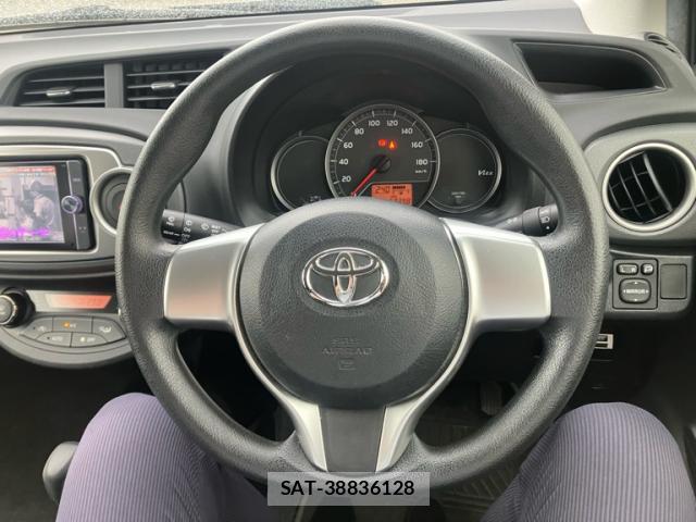 Toyota VITZ 2013-11 8876074-18
