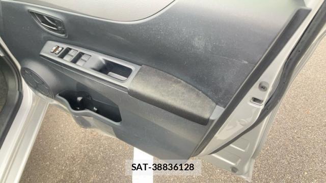 Toyota VITZ 2013-11 8876074-19