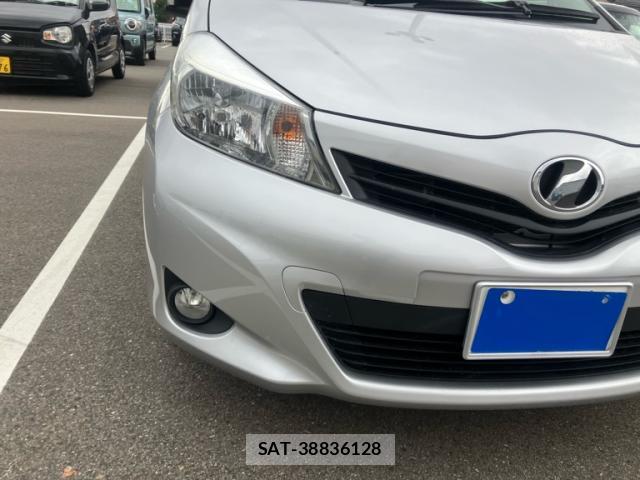 Toyota VITZ 2013-11 8876074-2