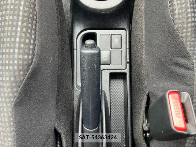 Toyota VITZ 2015-01 8877881-17