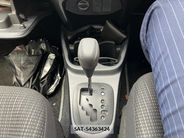 Toyota VITZ 2015-01 8877881-18