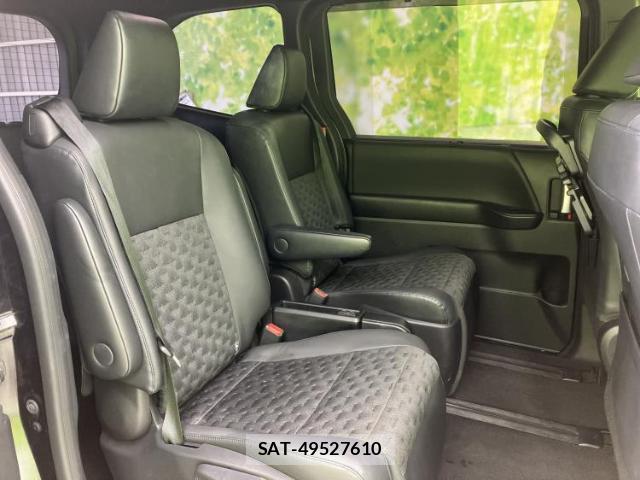 Toyota VOXY 2022-04 8876158-4