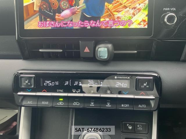 Toyota VOXY 2023-04 8876277-18