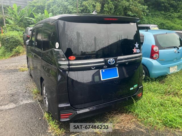 Toyota VOXY 2023-04 8876277-2