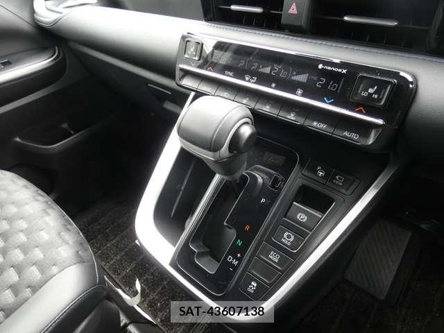 Toyota VOXY 2024-06 8876498-3