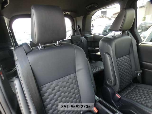 Toyota VOXY 2023-11 8876499-13