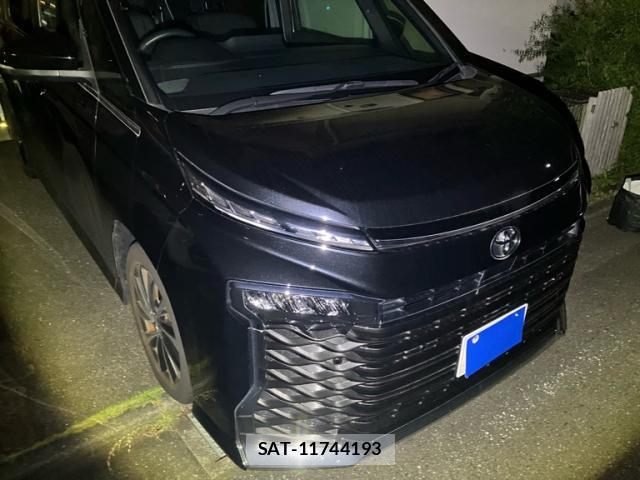 Toyota VOXY 2024-06 8876518-0