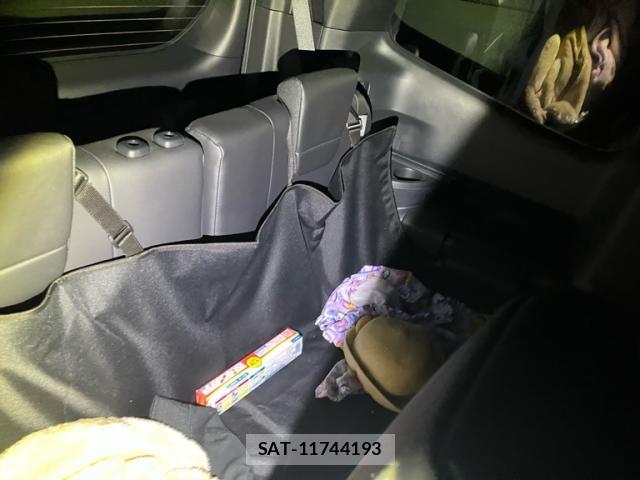 Toyota VOXY 2024-06 8876518-10