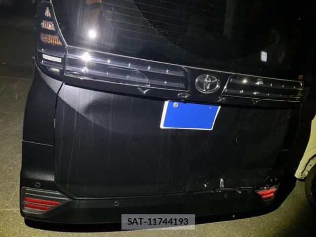 Toyota VOXY 2024-06 8876518-13