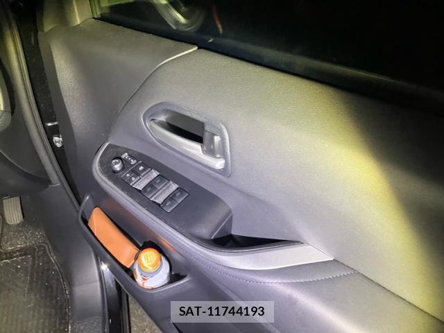 Toyota VOXY 2024-06 8876518-15