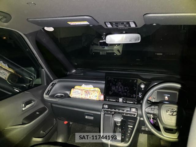 Toyota VOXY 2024-06 8876518-16