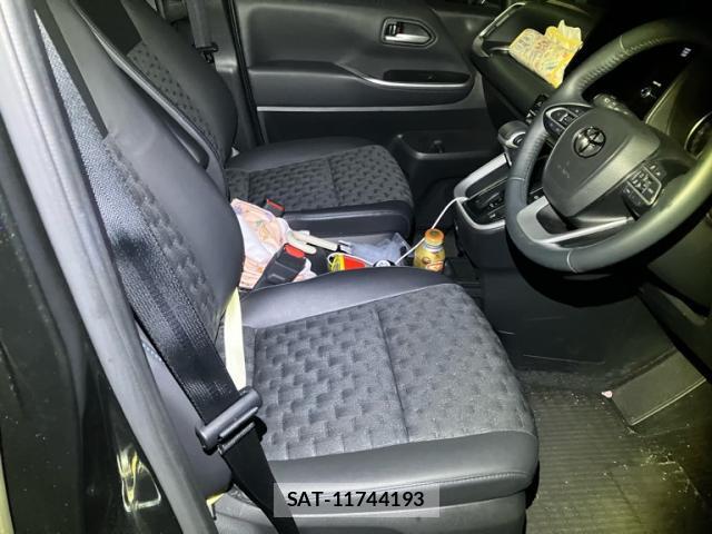 Toyota VOXY 2024-06 8876518-8