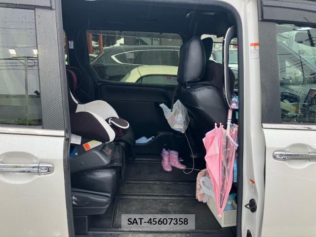 Toyota VOXY 2019-11 8876519-10