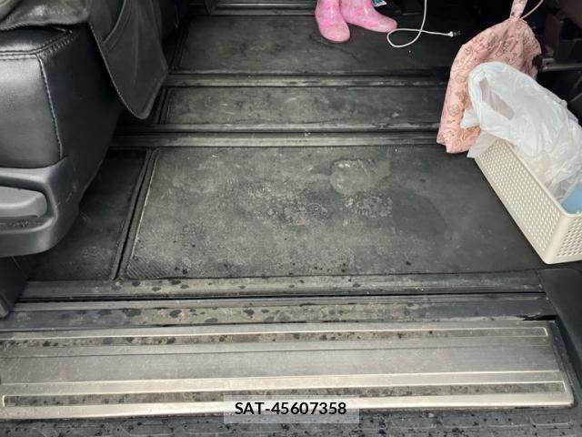 Toyota VOXY 2019-11 8876519-14