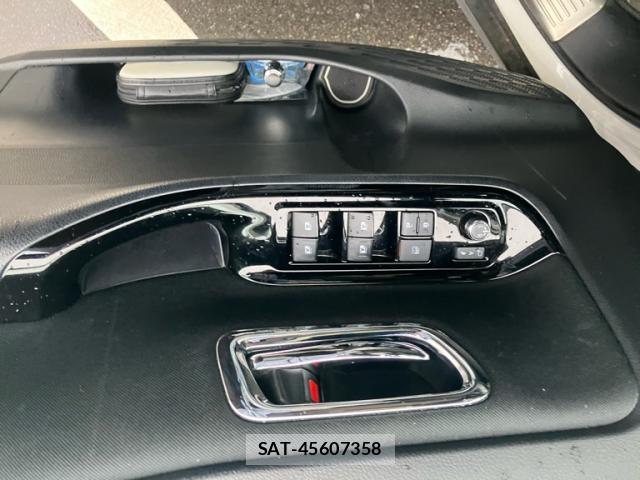 Toyota VOXY 2019-11 8876519-16