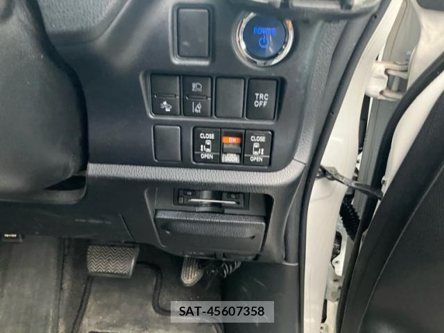 Toyota VOXY 2019-11 8876519-17