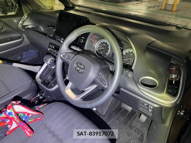Toyota VOXY 2022-10 8876559-14