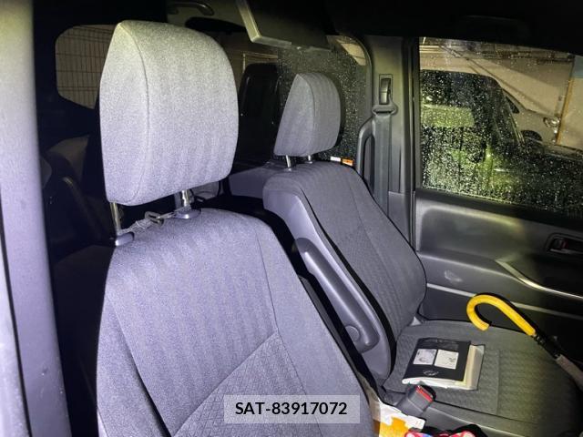 Toyota VOXY 2022-10 8876559-15